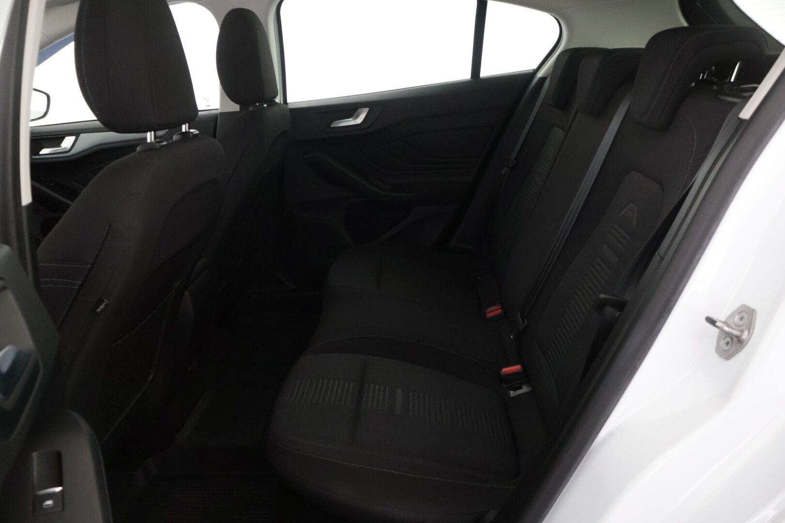Ford Focus 2020 1,0 EcoBoost 125hv A8 Active - Webasto / 2.Omisteinen / Suomi-Auto / P-Tutkat / Vetokoukku / Lämpölasi / Ratinlämmitin