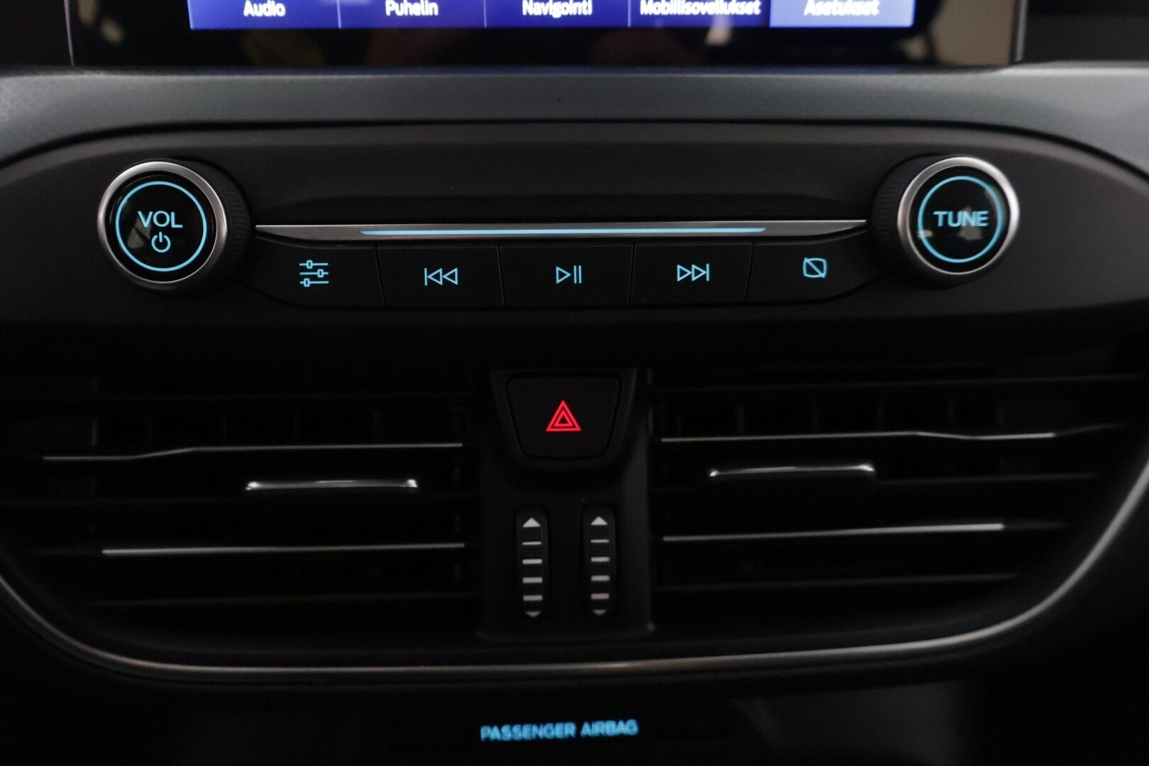 Ford Focus 2020 1,0 EcoBoost 125hv A8 Active - Webasto / 2.Omisteinen / Suomi-Auto / P-Tutkat / Vetokoukku / Lämpölasi / Ratinlämmitin