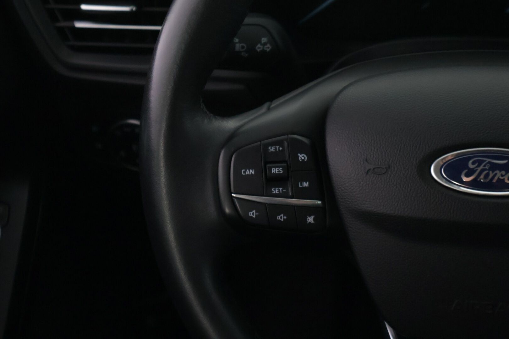 Ford Focus 2020 1,0 EcoBoost 125hv A8 Active - Webasto / 2.Omisteinen / Suomi-Auto / P-Tutkat / Vetokoukku / Lämpölasi / Ratinlämmitin