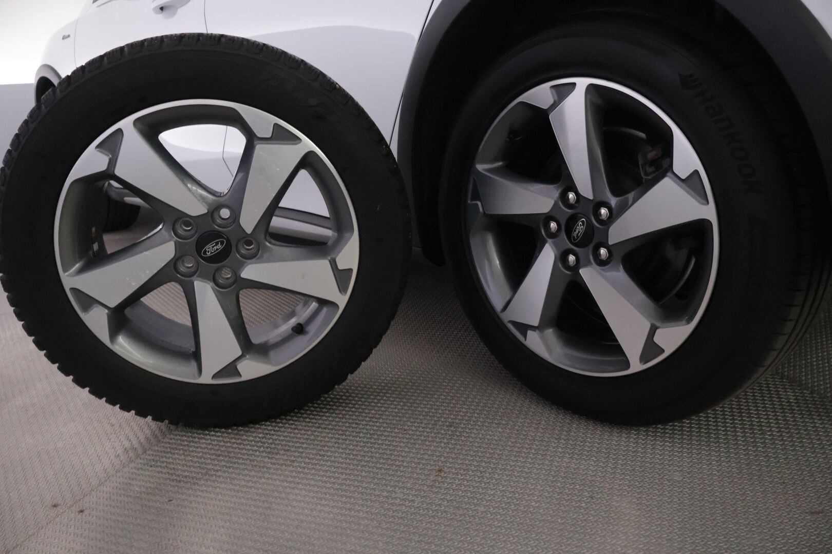 Ford Focus 2020 1,0 EcoBoost 125hv A8 Active - Webasto / 2.Omisteinen / Suomi-Auto / P-Tutkat / Vetokoukku / Lämpölasi / Ratinlämmitin