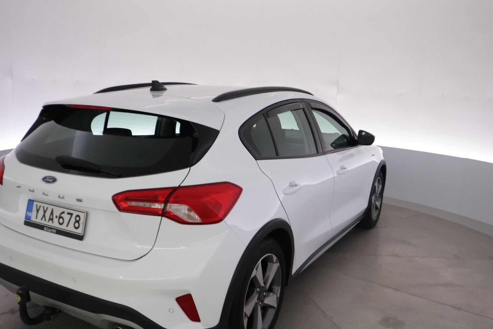 Ford Focus 2020 1,0 EcoBoost 125hv A8 Active - Webasto / 2.Omisteinen / Suomi-Auto / P-Tutkat / Vetokoukku / Lämpölasi / Ratinlämmitin