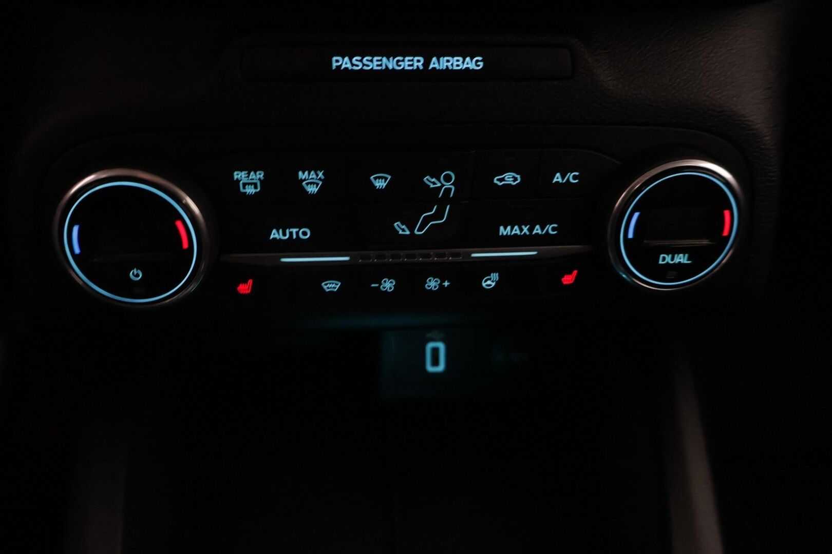Ford Focus 2020 1,0 EcoBoost 125hv A8 Active - Webasto / 2.Omisteinen / Suomi-Auto / P-Tutkat / Vetokoukku / Lämpölasi / Ratinlämmitin