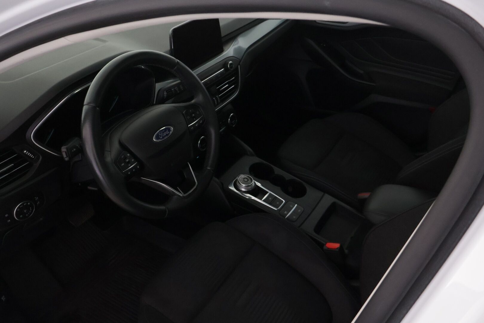Ford Focus 2020 1,0 EcoBoost 125hv A8 Active - Webasto / 2.Omisteinen / Suomi-Auto / P-Tutkat / Vetokoukku / Lämpölasi / Ratinlämmitin