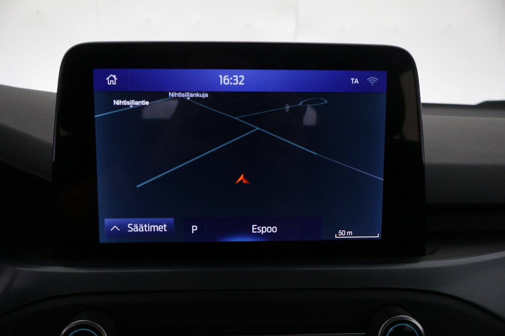 Ford Focus 2020 1,0 EcoBoost 125hv A8 Active - Webasto / 2.Omisteinen / Suomi-Auto / P-Tutkat / Vetokoukku / Lämpölasi / Ratinlämmitin