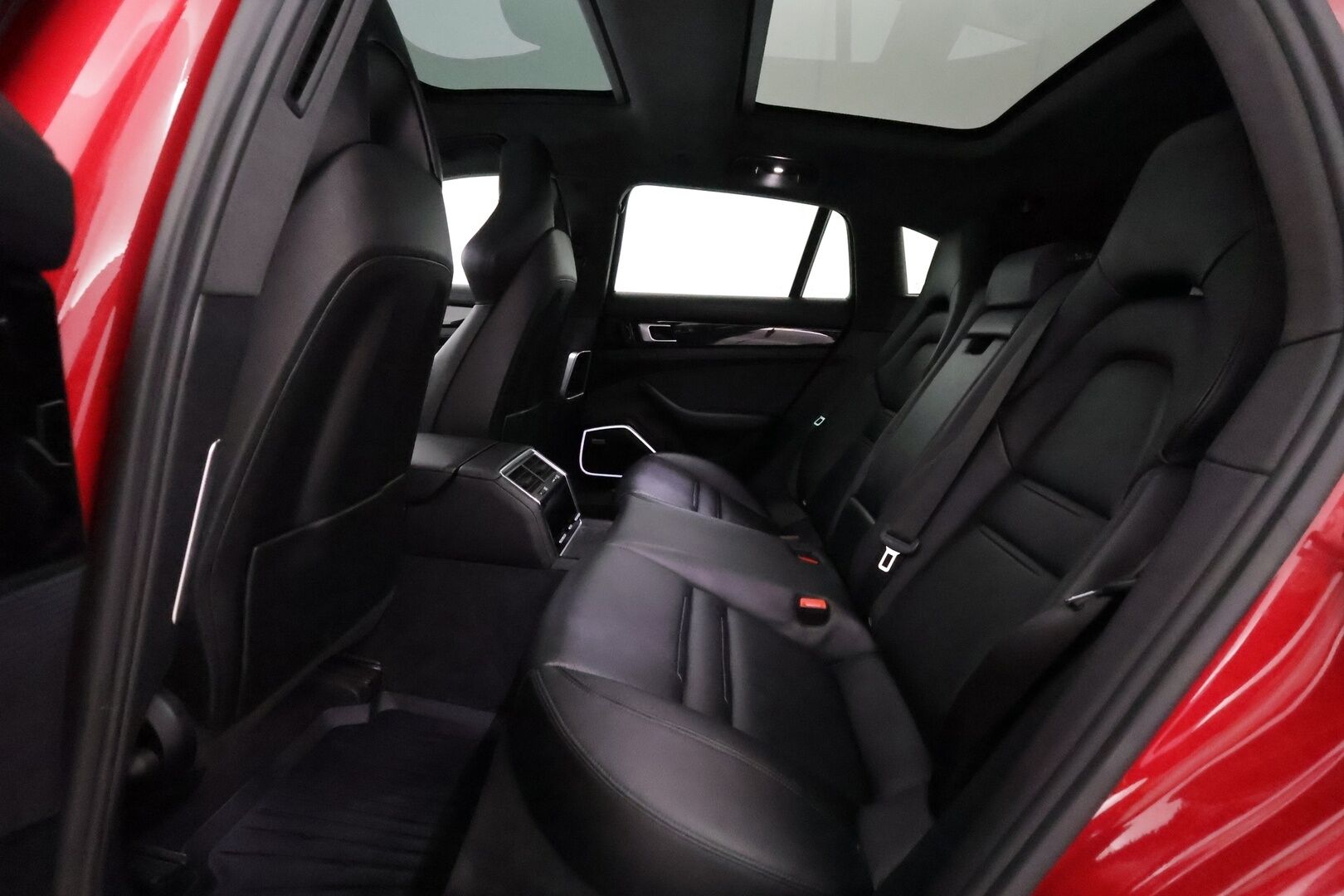 Porsche Panamera 2018 4 E-Hybrid Sport Turismo **Carmine Red / Sport Design / PDLS+ / 18-ist. / Panorama / Bose / 360 Kamera** - 2,99 % KORKOTARJOUS TÄHÄN AUTOON - Sport-putkisto / Sport Chrono Plus / Comfort Access / PASM 