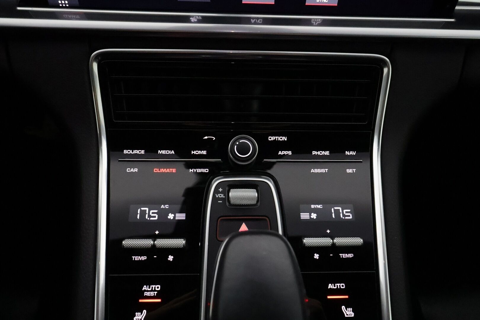 Porsche Panamera 2018 4 E-Hybrid Sport Turismo **Carmine Red / Sport Design / PDLS+ / 18-ist. / Panorama / Bose / 360 Kamera** - 2,99 % KORKOTARJOUS TÄHÄN AUTOON - Sport-putkisto / Sport Chrono Plus / Comfort Access / PASM 