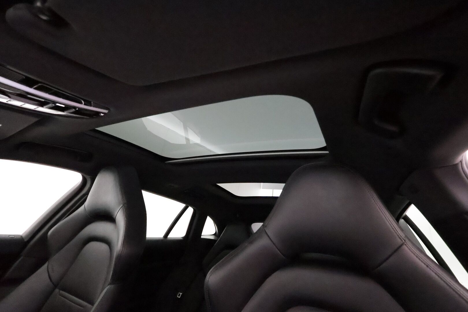 Porsche Panamera 2018 4 E-Hybrid Sport Turismo **Carmine Red / Sport Design / PDLS+ / 18-ist. / Panorama / Bose / 360 Kamera** - 2,99 % KORKOTARJOUS TÄHÄN AUTOON - Sport-putkisto / Sport Chrono Plus / Comfort Access / PASM 
