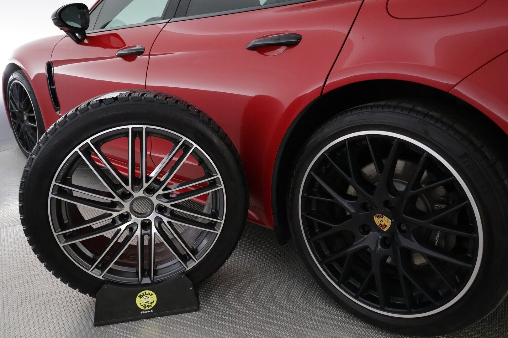 Porsche Panamera 2018 4 E-Hybrid Sport Turismo **Carmine Red / Sport Design / PDLS+ / 18-ist. / Panorama / Bose / 360 Kamera** - 2,99 % KORKOTARJOUS TÄHÄN AUTOON - Sport-putkisto / Sport Chrono Plus / Comfort Access / PASM 