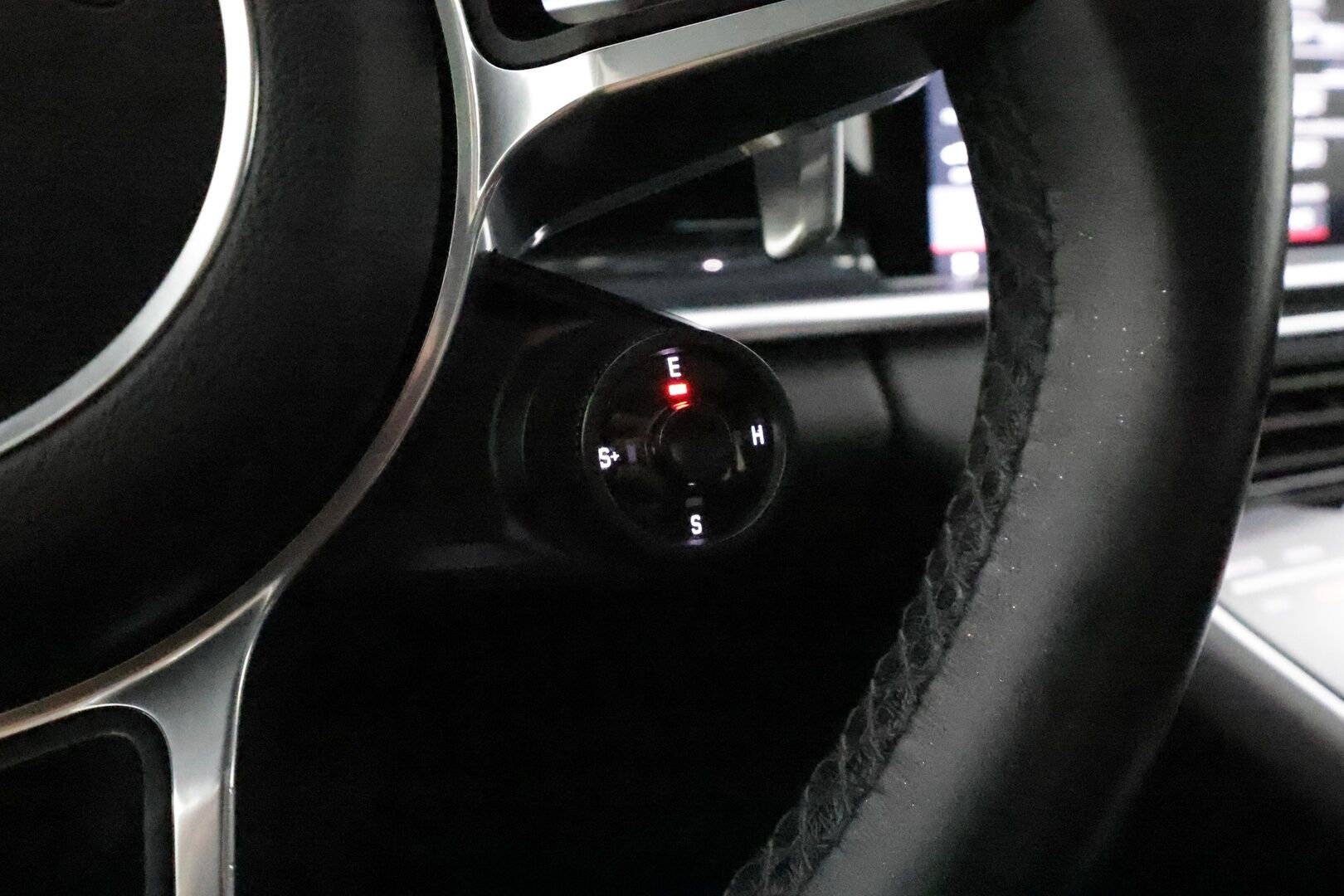 Porsche Panamera 2018 4 E-Hybrid Sport Turismo **Carmine Red / Sport Design / PDLS+ / 18-ist. / Panorama / Bose / 360 Kamera** - 2,99 % KORKOTARJOUS TÄHÄN AUTOON - Sport-putkisto / Sport Chrono Plus / Comfort Access / PASM 