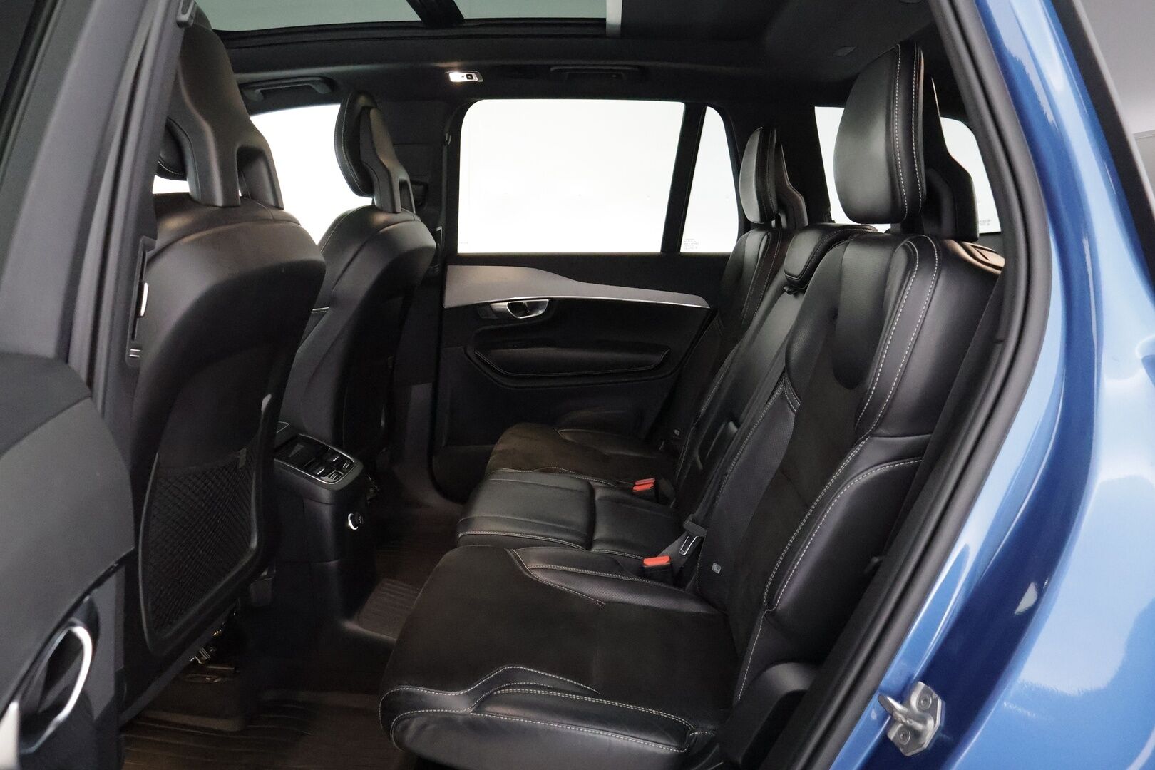 Volvo XC90 2018 T8 Twin Engine AWD R-Design aut - 3,99 % KORKOTARJOUS TÄHÄN AUTOON - 7-P / Webasto / Pilot Assist / Panorama / 360° Kamera / Koukku / Nahka-alcantara Sporttipenkit Muistilla / KeylessGo / 2x renkaat