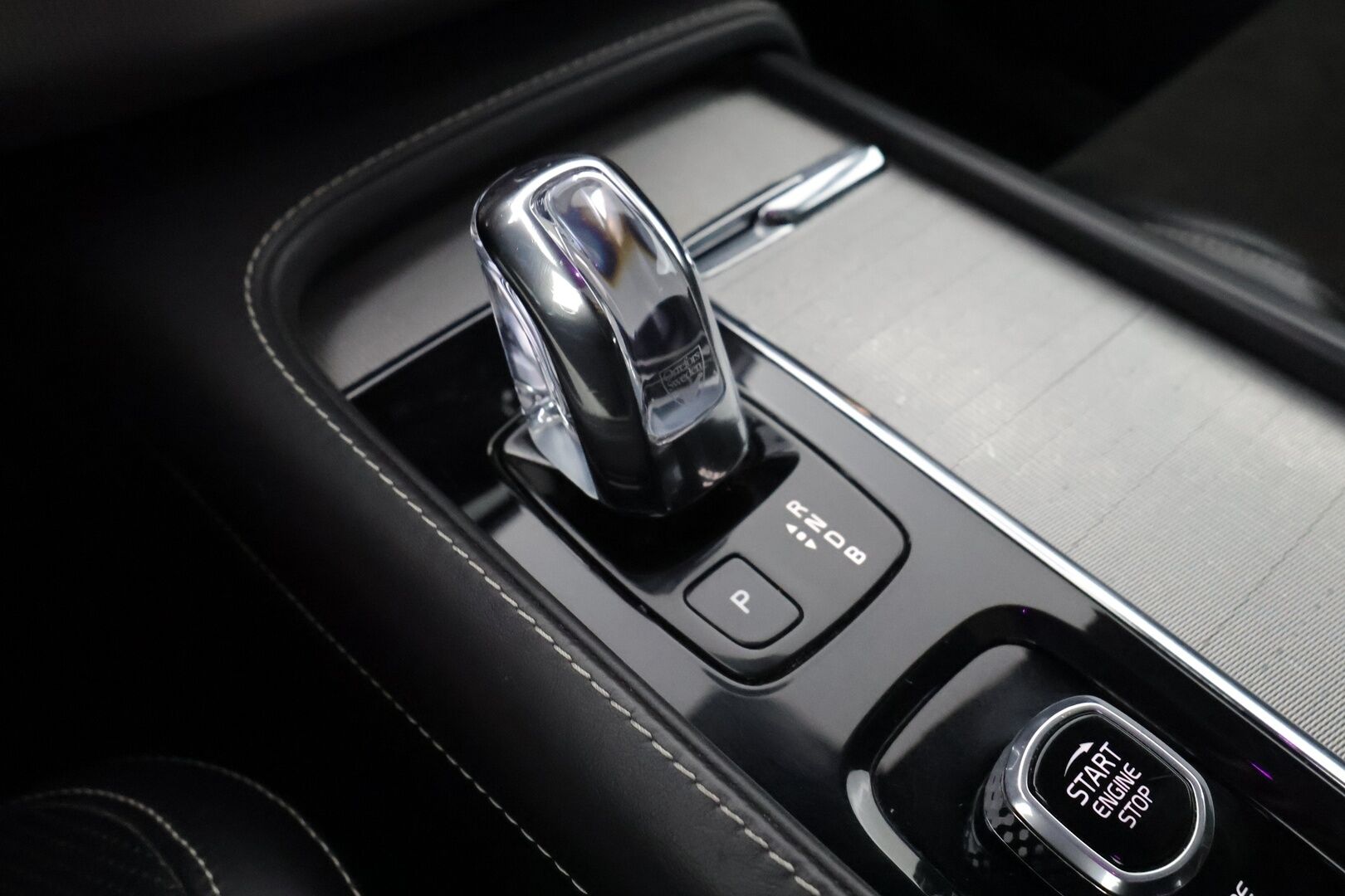 Volvo XC90 2018 T8 Twin Engine AWD R-Design aut - 3,99 % KORKOTARJOUS TÄHÄN AUTOON - 7-P / Webasto / Pilot Assist / Panorama / 360° Kamera / Koukku / Nahka-alcantara Sporttipenkit Muistilla / KeylessGo / 2x renkaat