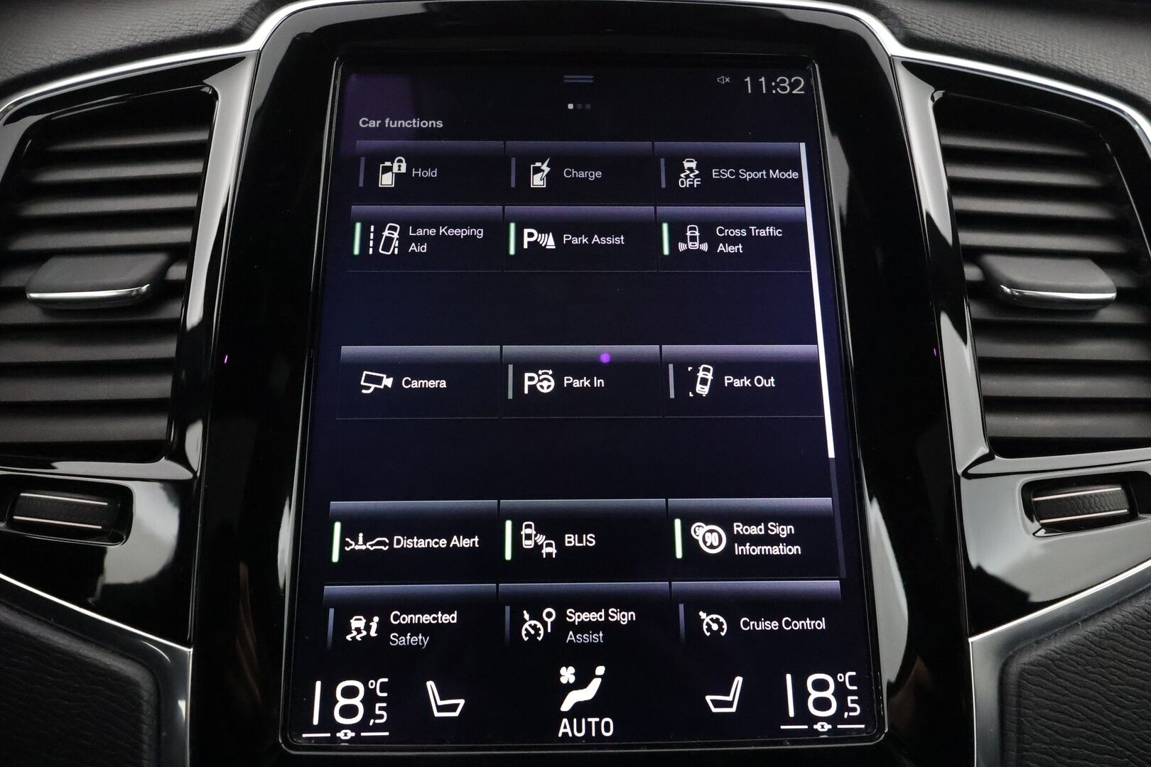 Volvo XC90 2018 T8 Twin Engine AWD R-Design aut - 3,99 % KORKOTARJOUS TÄHÄN AUTOON - 7-P / Webasto / Pilot Assist / Panorama / 360° Kamera / Koukku / Nahka-alcantara Sporttipenkit Muistilla / KeylessGo / 2x renkaat