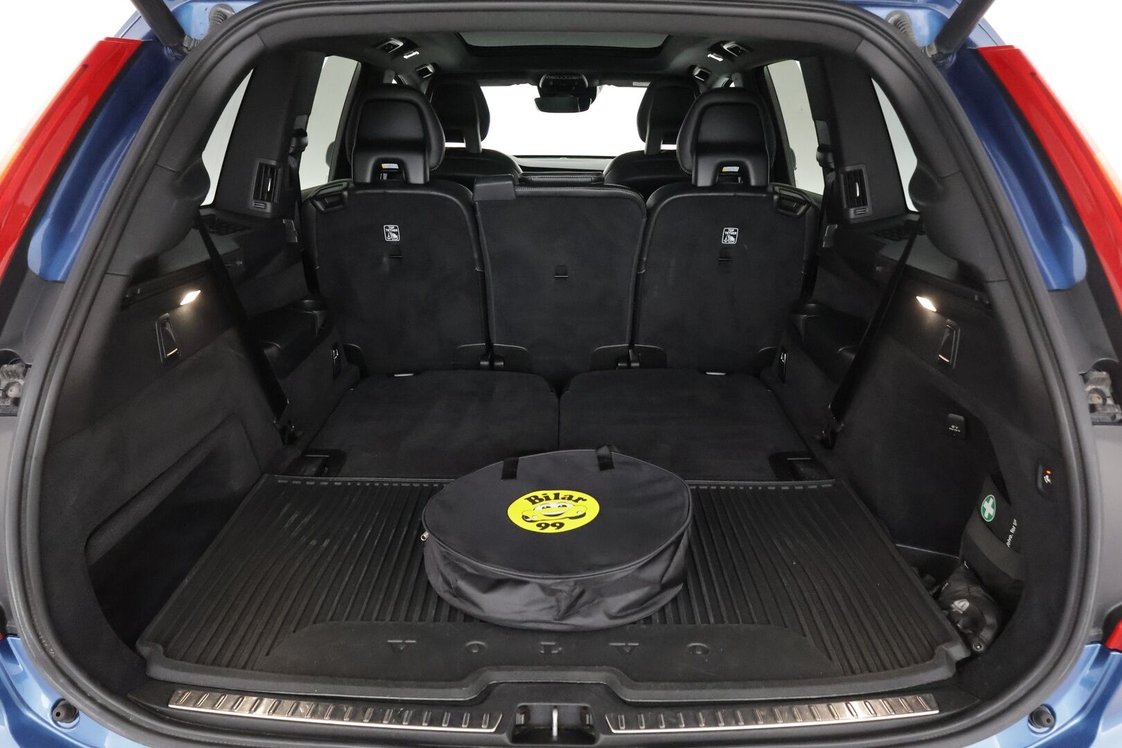 Volvo XC90 2018 T8 Twin Engine AWD R-Design aut - 3,99 % KORKOTARJOUS TÄHÄN AUTOON - 7-P / Webasto / Pilot Assist / Panorama / 360° Kamera / Koukku / Nahka-alcantara Sporttipenkit Muistilla / KeylessGo / 2x renkaat