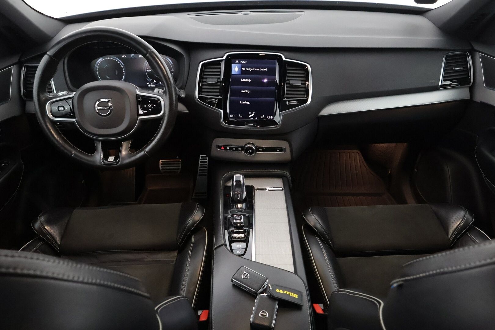 Volvo XC90 2018 T8 Twin Engine AWD R-Design aut - 3,99 % KORKOTARJOUS TÄHÄN AUTOON - 7-P / Webasto / Pilot Assist / Panorama / 360° Kamera / Koukku / Nahka-alcantara Sporttipenkit Muistilla / KeylessGo / 2x renkaat