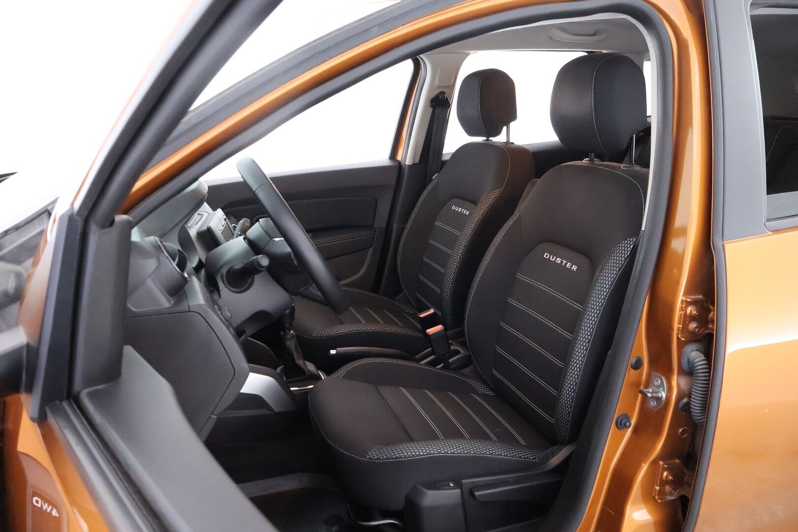 Dacia Duster 2020 TCe 130 4x4 Prestige - 1Om Suomiauto / Peruutuskamera / Navi / BLIS / Lohko & Sisäpistoke / Vakkari / 2x Renkaat aluvantein!