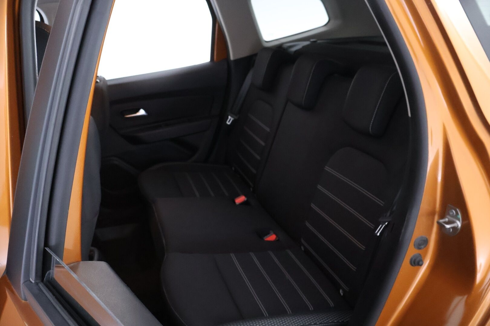 Dacia Duster 2020 TCe 130 4x4 Prestige - 1Om Suomiauto / Peruutuskamera / Navi / BLIS / Lohko & Sisäpistoke / Vakkari / 2x Renkaat aluvantein!