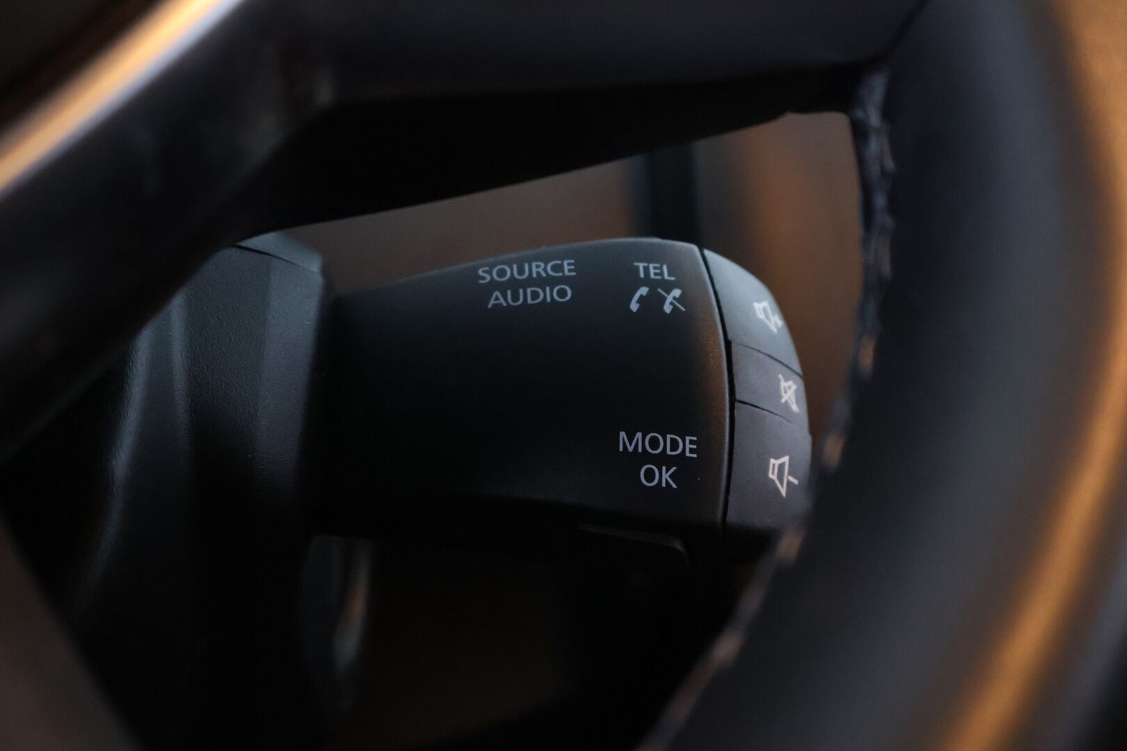 Dacia Duster 2020 TCe 130 4x4 Prestige - 1Om Suomiauto / Peruutuskamera / Navi / BLIS / Lohko & Sisäpistoke / Vakkari / 2x Renkaat aluvantein!