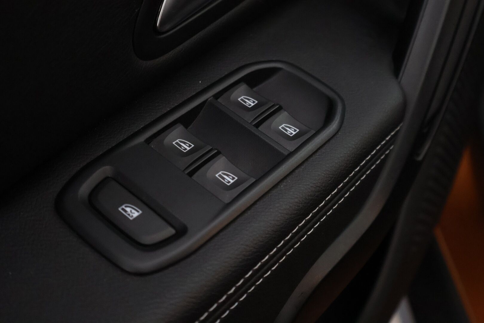 Dacia Duster 2020 TCe 130 4x4 Prestige - 1Om Suomiauto / Peruutuskamera / Navi / BLIS / Lohko & Sisäpistoke / Vakkari / 2x Renkaat aluvantein!