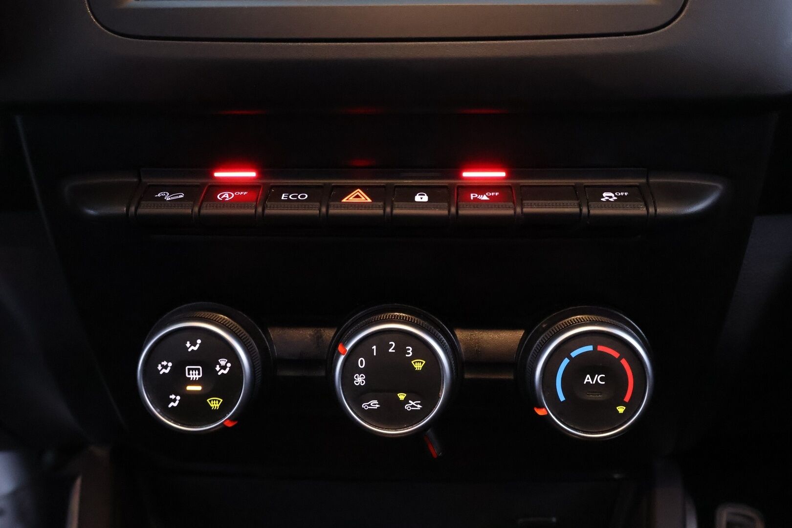Dacia Duster 2020 TCe 130 4x4 Prestige - 1Om Suomiauto / Peruutuskamera / Navi / BLIS / Lohko & Sisäpistoke / Vakkari / 2x Renkaat aluvantein!