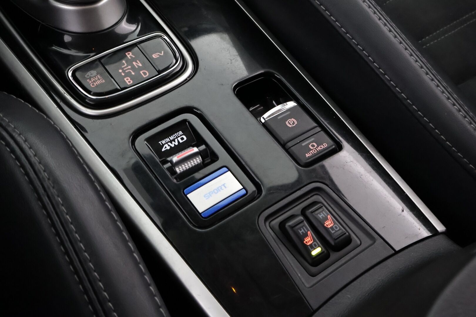 Mitsubishi OUTLANDER PHEV 2020 Instyle 4WD 5p - Suomiauto | ACC | Nahka-alcantara sähköpenkit | Vetokoukku | Peruutuskamera | Lohko+sis | Kaistavahti | Ratinlämmitys