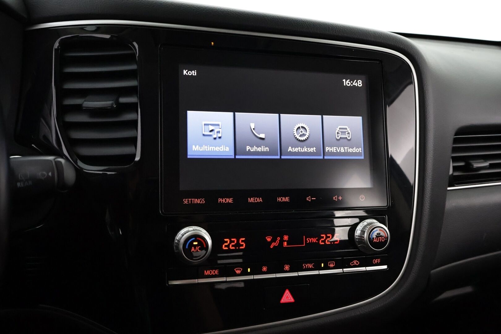 Mitsubishi OUTLANDER PHEV 2020 Instyle 4WD 5p - Suomiauto | ACC | Nahka-alcantara sähköpenkit | Vetokoukku | Peruutuskamera | Lohko+sis | Kaistavahti | Ratinlämmitys