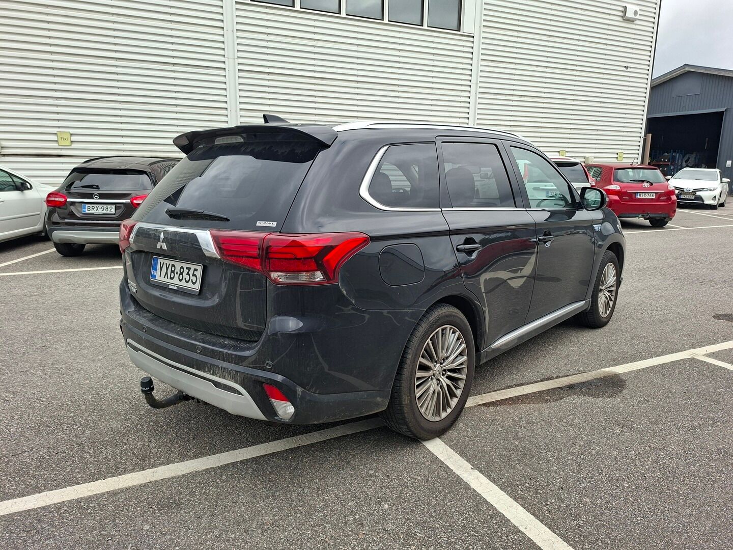 Mitsubishi Outlander 2020 Instyle 4WD 5p - Suomiauto | ACC | Nahka-alcantara sähköpenkit | Vetokoukku | Peruutuskamera | Lohko+sis | Kaistavahti | Ratinlämmitys