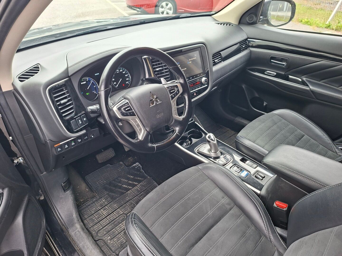 Mitsubishi Outlander 2020 Instyle 4WD 5p - Suomiauto | ACC | Nahka-alcantara sähköpenkit | Vetokoukku | Peruutuskamera | Lohko+sis | Kaistavahti | Ratinlämmitys