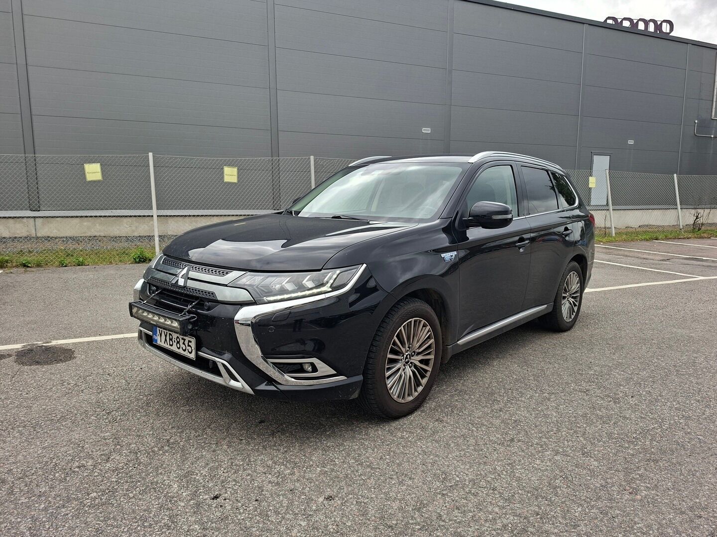 Mitsubishi Outlander 2020 Instyle 4WD 5p - Suomiauto | ACC | Nahka-alcantara sähköpenkit | Vetokoukku | Peruutuskamera | Lohko+sis | Kaistavahti | Ratinlämmitys
