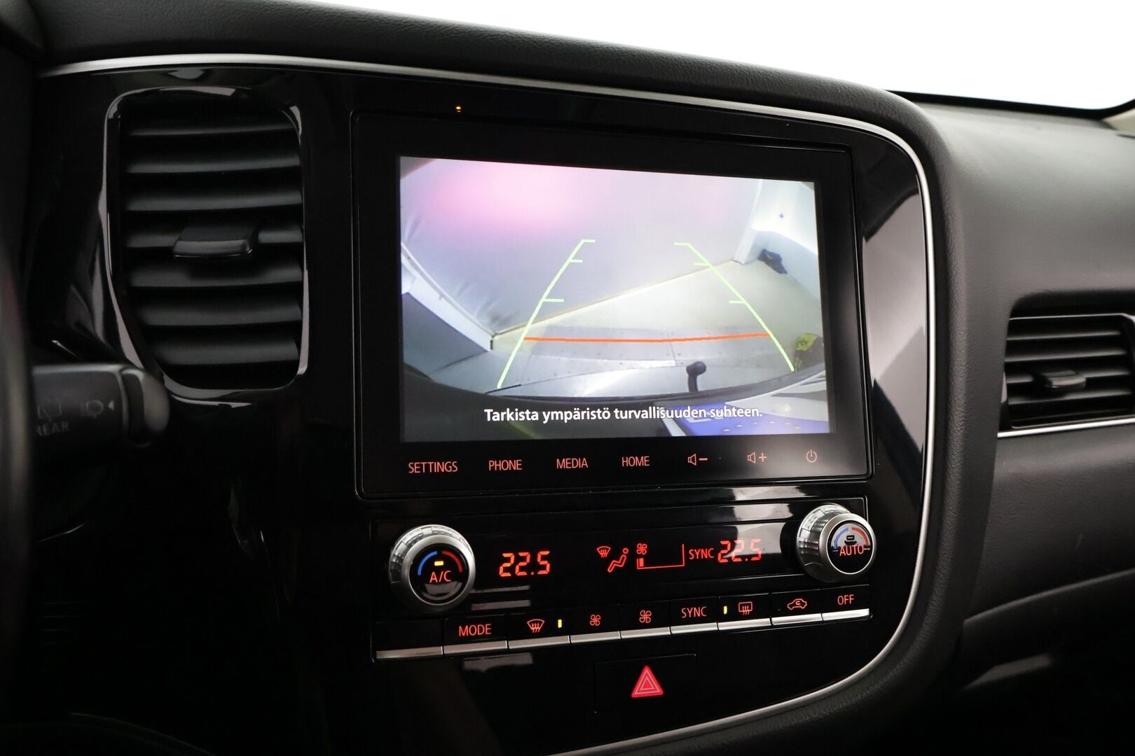 Mitsubishi OUTLANDER PHEV 2020 Instyle 4WD 5p - Suomiauto | ACC | Nahka-alcantara sähköpenkit | Vetokoukku | Peruutuskamera | Lohko+sis | Kaistavahti | Ratinlämmitys