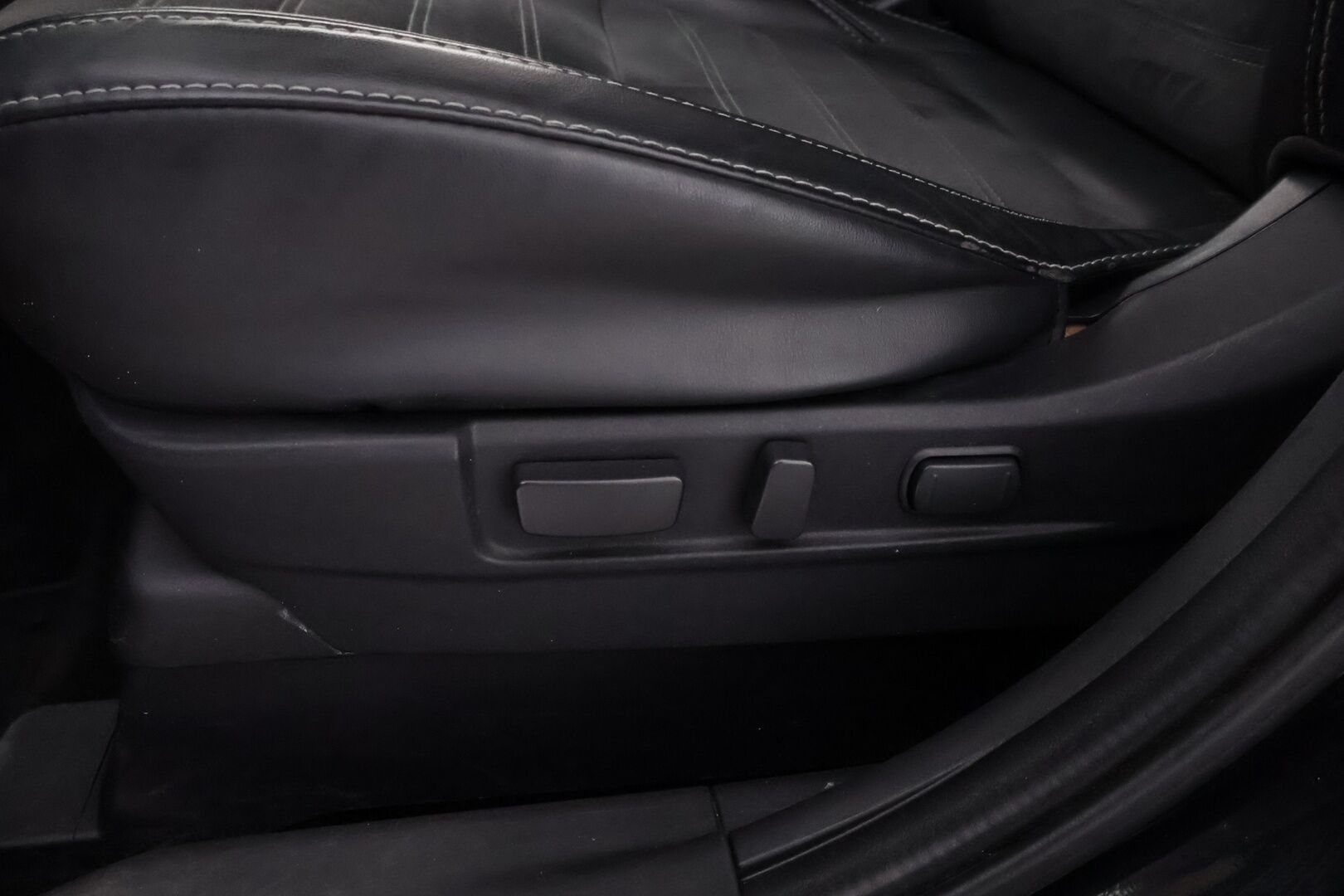 Mitsubishi OUTLANDER PHEV 2020 Instyle 4WD 5p - Suomiauto | ACC | Nahka-alcantara sähköpenkit | Vetokoukku | Peruutuskamera | Lohko+sis | Kaistavahti | Ratinlämmitys