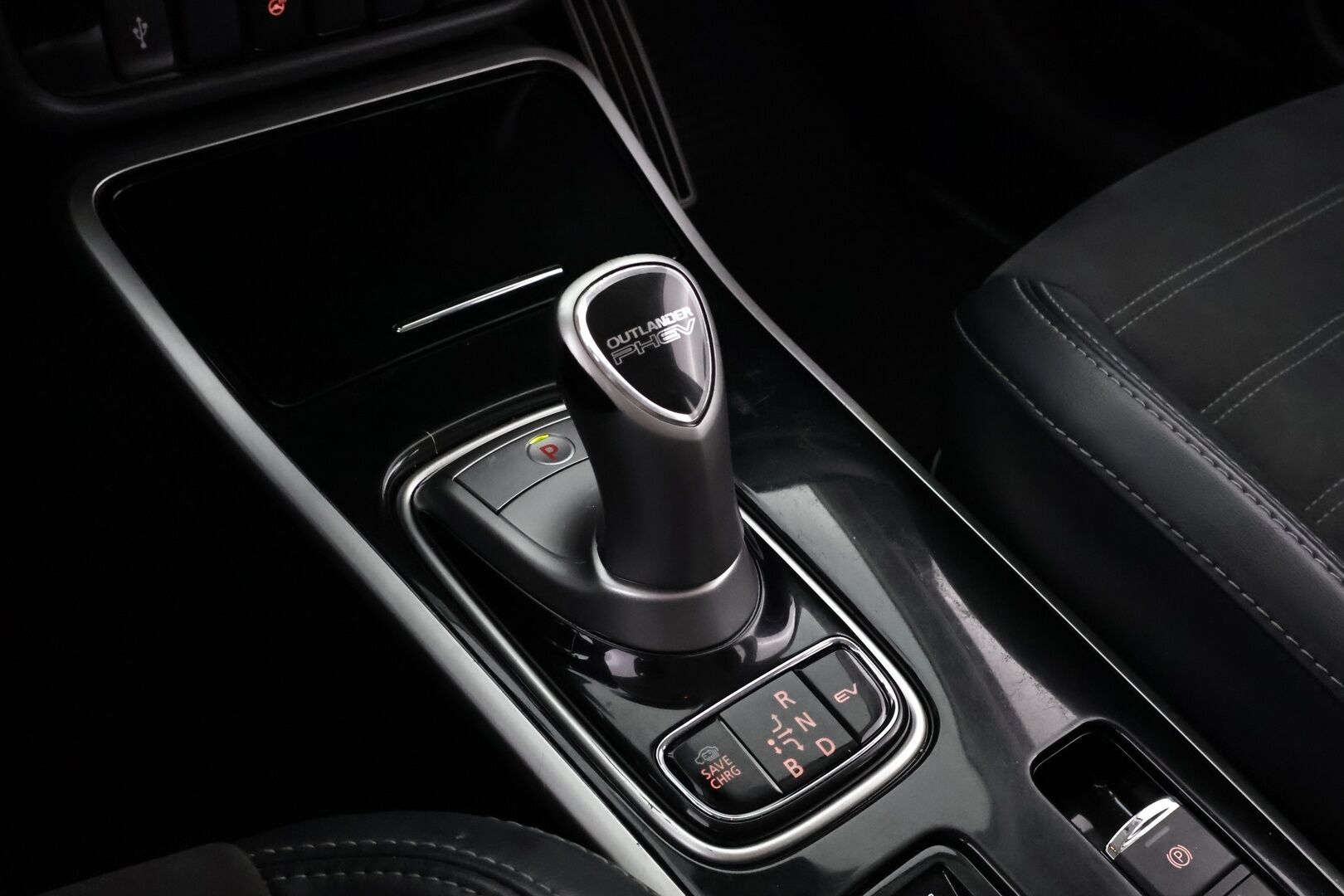 Mitsubishi OUTLANDER PHEV 2020 Instyle 4WD 5p - Suomiauto | ACC | Nahka-alcantara sähköpenkit | Vetokoukku | Peruutuskamera | Lohko+sis | Kaistavahti | Ratinlämmitys