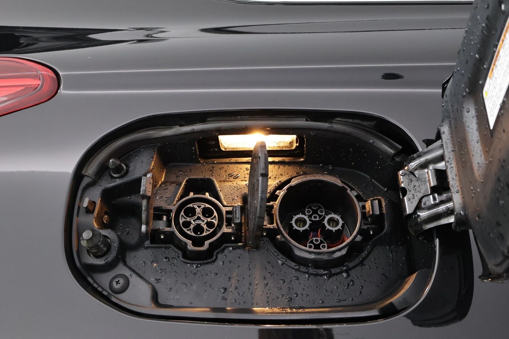Mitsubishi OUTLANDER PHEV 2020 Instyle 4WD 5p - Suomiauto | ACC | Nahka-alcantara sähköpenkit | Vetokoukku | Peruutuskamera | Lohko+sis | Kaistavahti | Ratinlämmitys