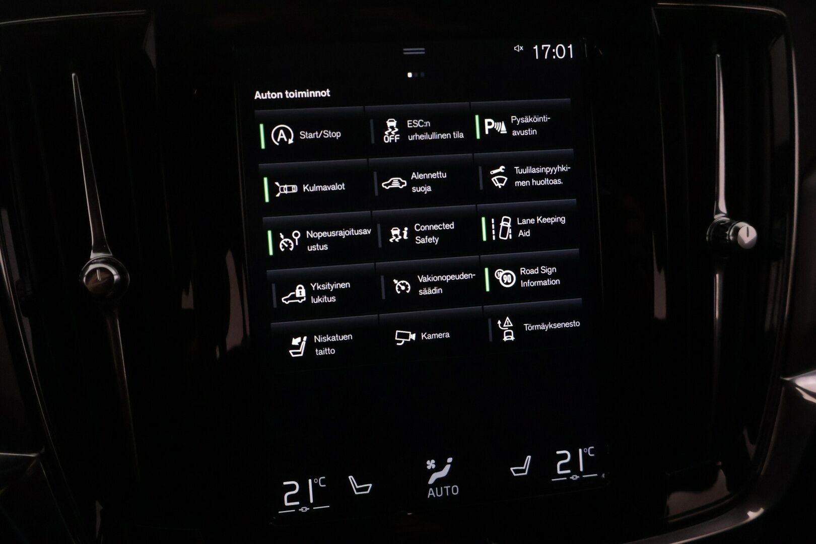 Volvo V90 2018 D3 Momentum aut - | ACC | P. Kamera | Webasto | CarPlay l Navi l Nahkasisusta | Koukku | Ei Adblue | 