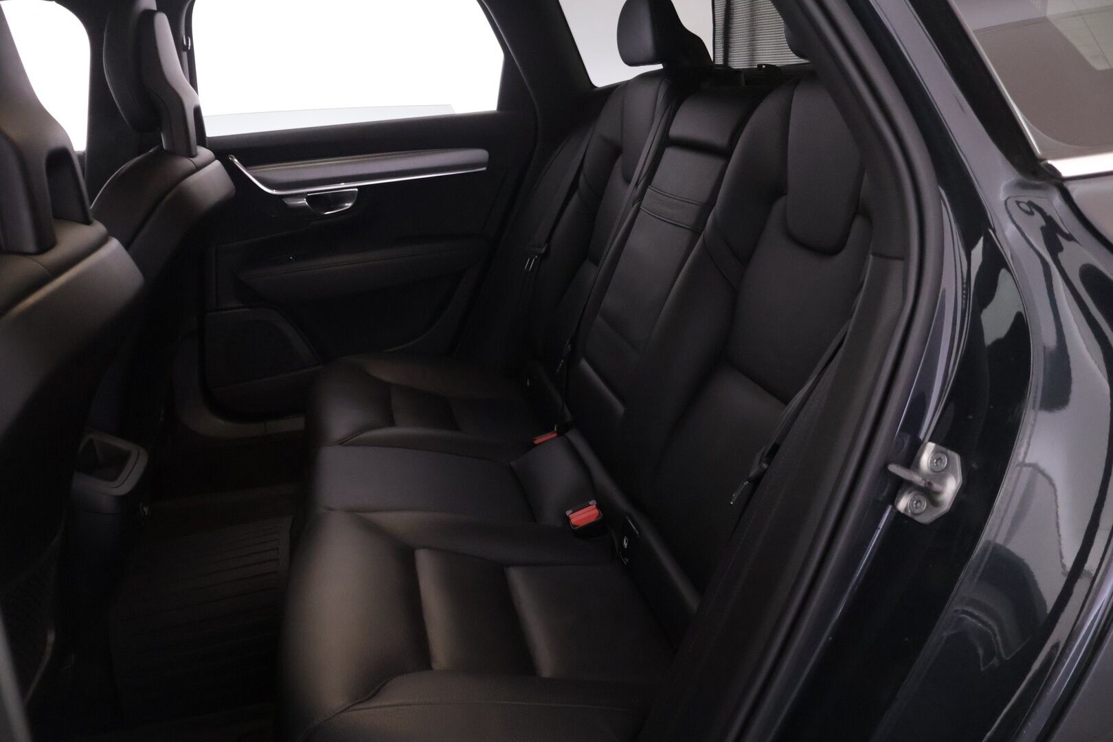 Volvo V90 2018 D3 Momentum aut - | ACC | P. Kamera | Webasto | CarPlay l Navi l Nahkasisusta | Koukku | Ei Adblue | 
