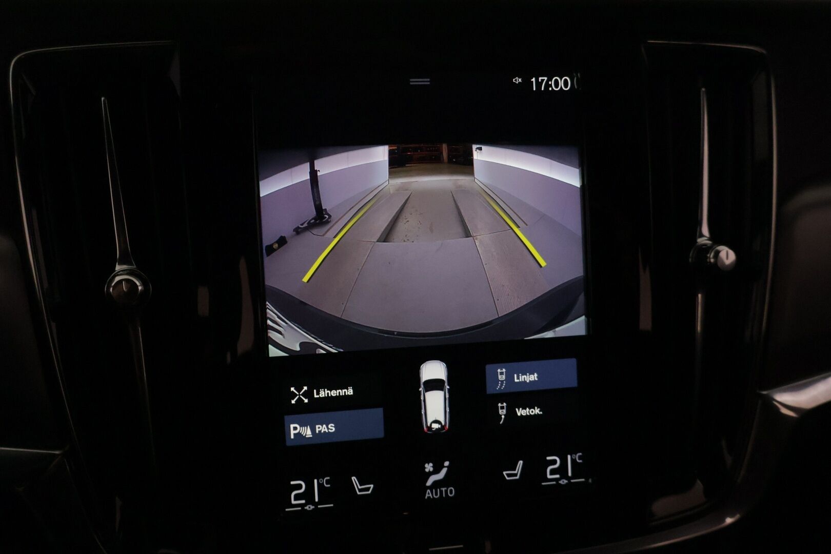 Volvo V90 2018 D3 Momentum aut - | ACC | P. Kamera | Webasto | CarPlay l Nahkasisusta | Koukku | Ei Adblue | 