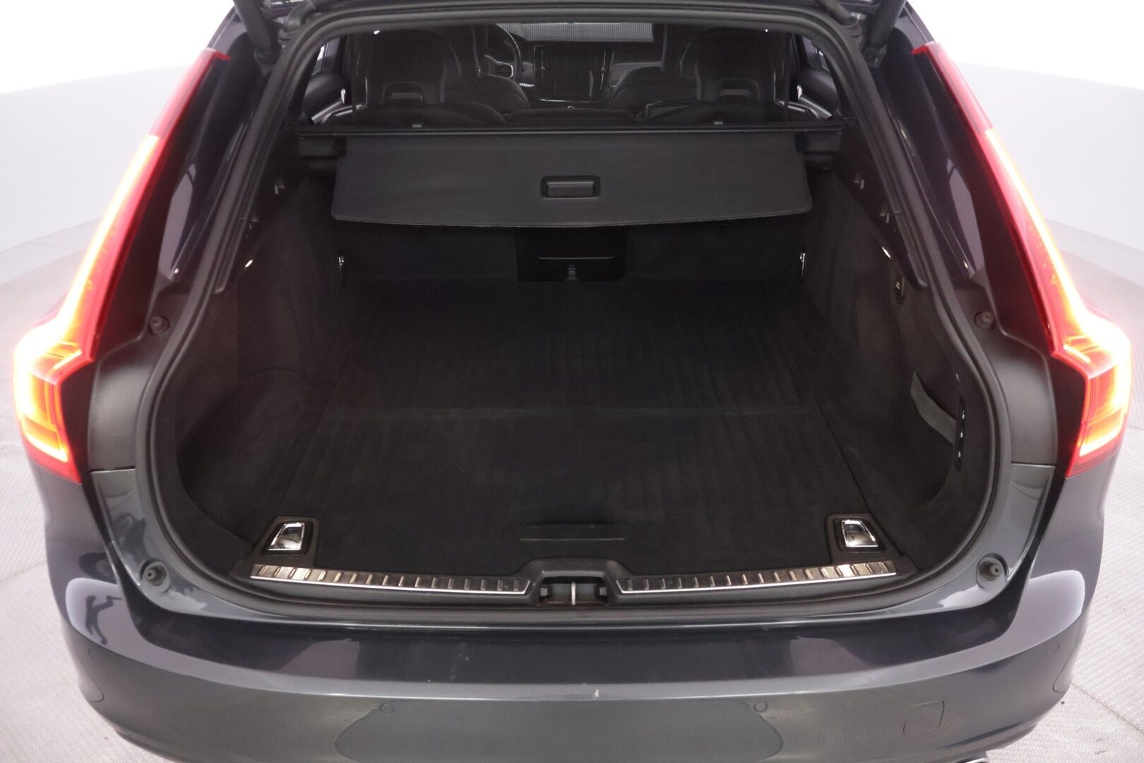 Volvo V90 2018 D3 Momentum aut - | ACC | P. Kamera | Webasto | CarPlay l Nahkasisusta | Koukku | Ei Adblue | 