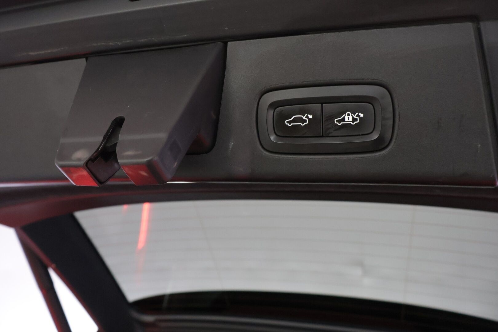Volvo V90 2018 D3 Momentum aut - | ACC | P. Kamera | Webasto | CarPlay l Navi l Nahkasisusta | Koukku | Ei Adblue | 