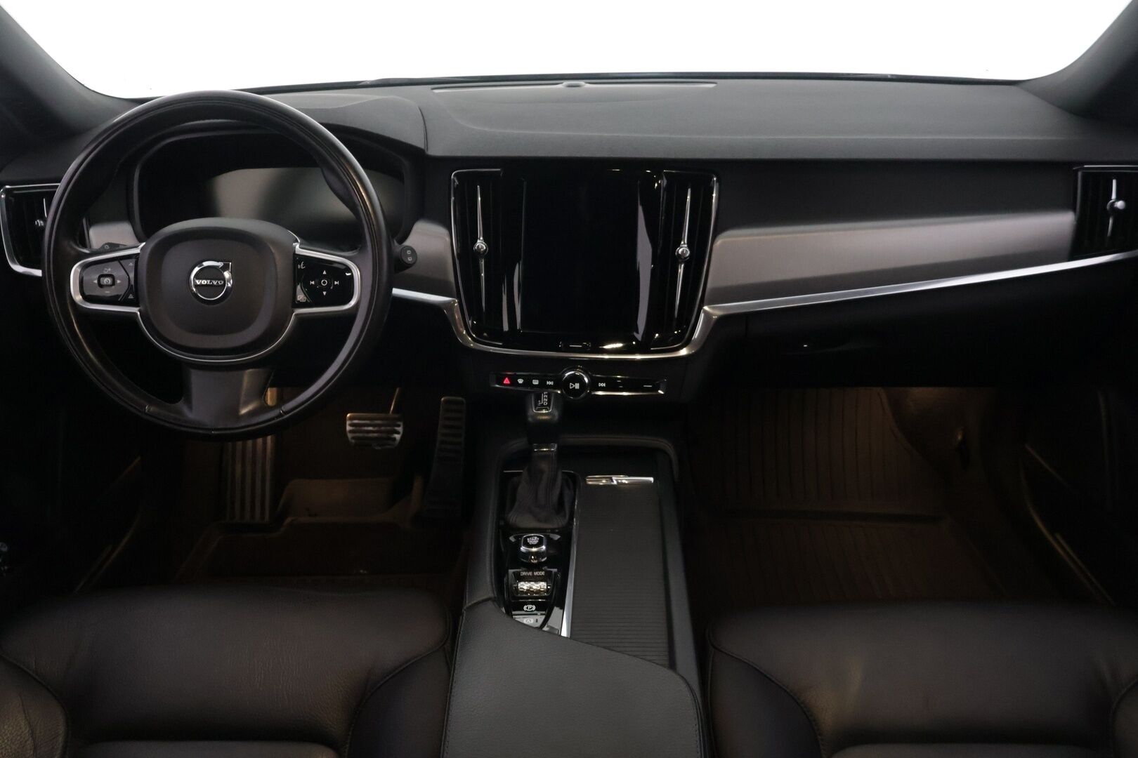 Volvo V90 2018 D3 Momentum aut - | ACC | P. Kamera | Webasto | CarPlay l Nahkasisusta | Koukku | Ei Adblue | 