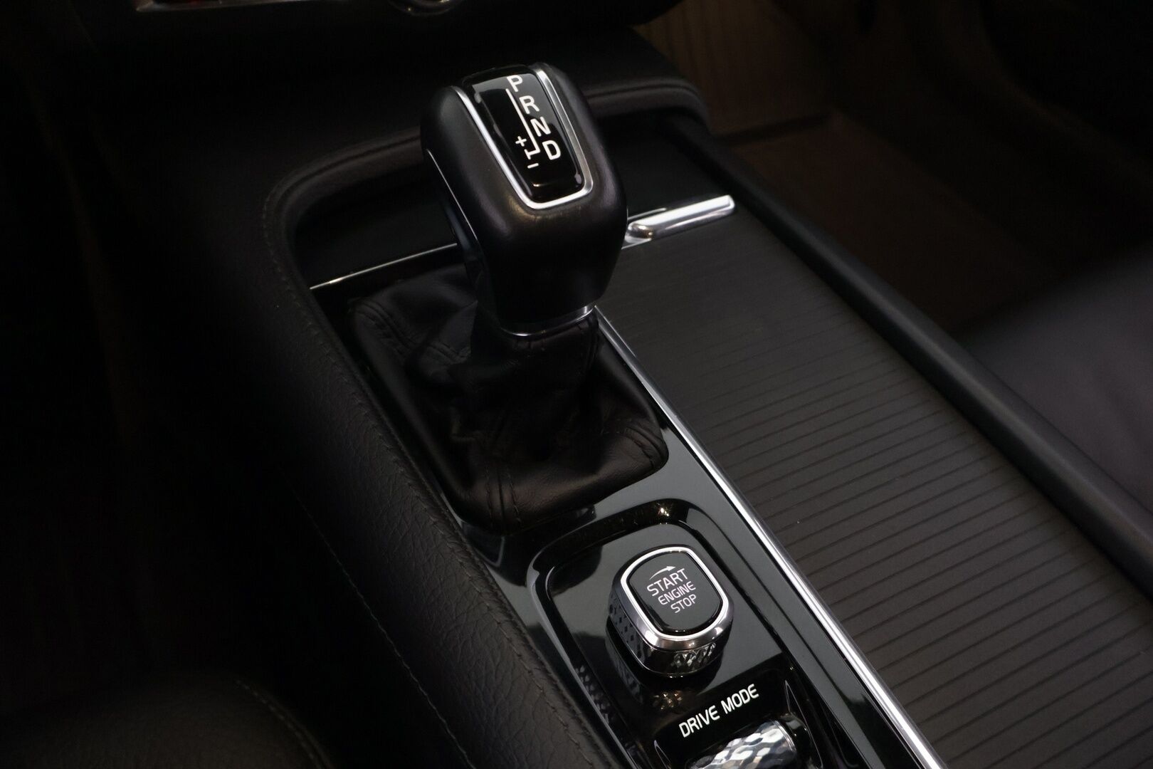 Volvo V90 2018 D3 Momentum aut - | ACC | P. Kamera | Webasto | CarPlay l Navi l Nahkasisusta | Koukku | Ei Adblue | 