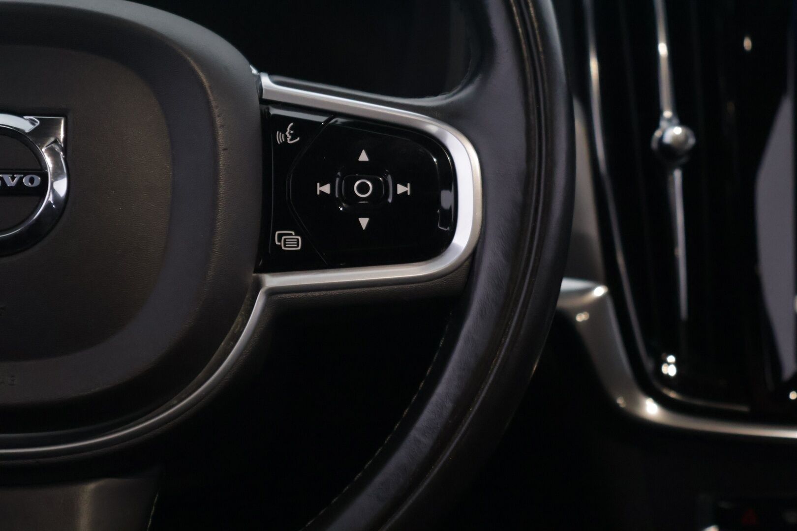 Volvo V90 2018 D3 Momentum aut - | ACC | P. Kamera | Webasto | CarPlay l Nahkasisusta | Koukku | Ei Adblue | 