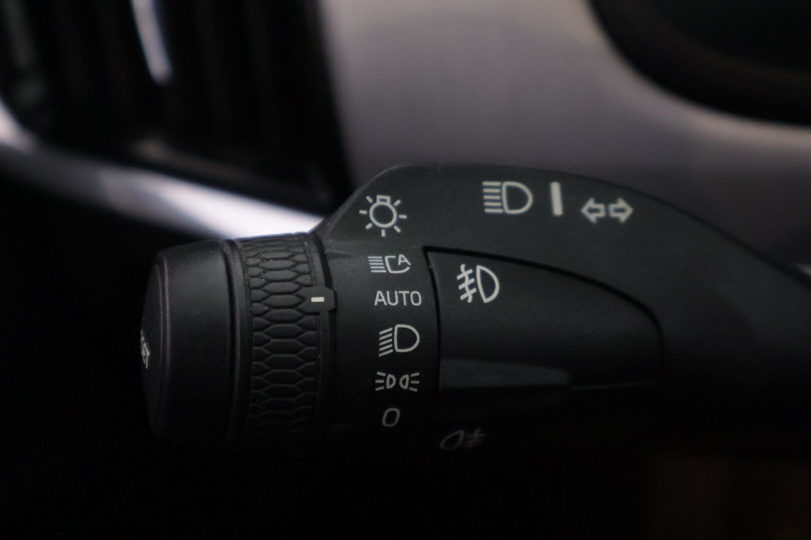 Volvo V90 2018 D3 Momentum aut - | ACC | P. Kamera | Webasto | CarPlay l Navi l Nahkasisusta | Koukku | Ei Adblue | 