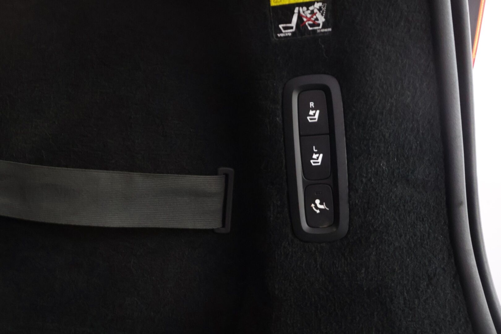 Volvo V90 2018 D3 Momentum aut - | ACC | P. Kamera | Webasto | CarPlay l Navi l Nahkasisusta | Koukku | Ei Adblue | 