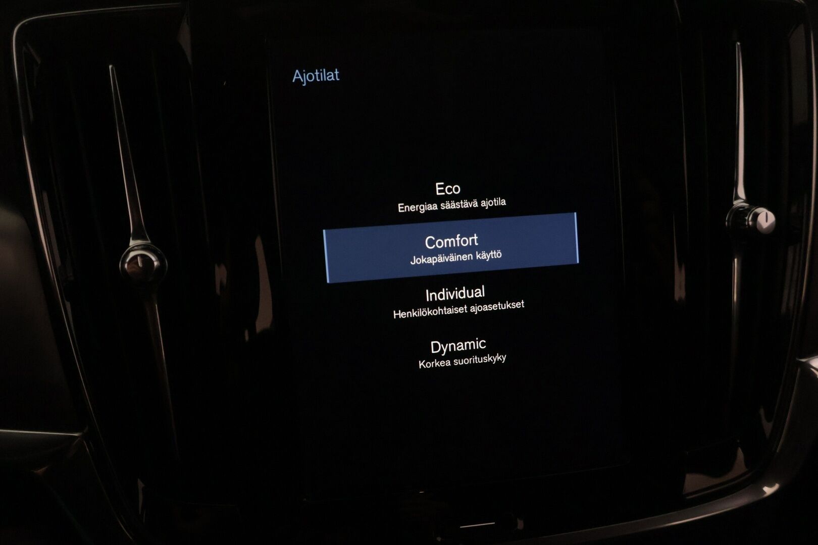 Volvo V90 2018 D3 Momentum aut - | ACC | P. Kamera | Webasto | CarPlay l Nahkasisusta | Koukku | Ei Adblue | 