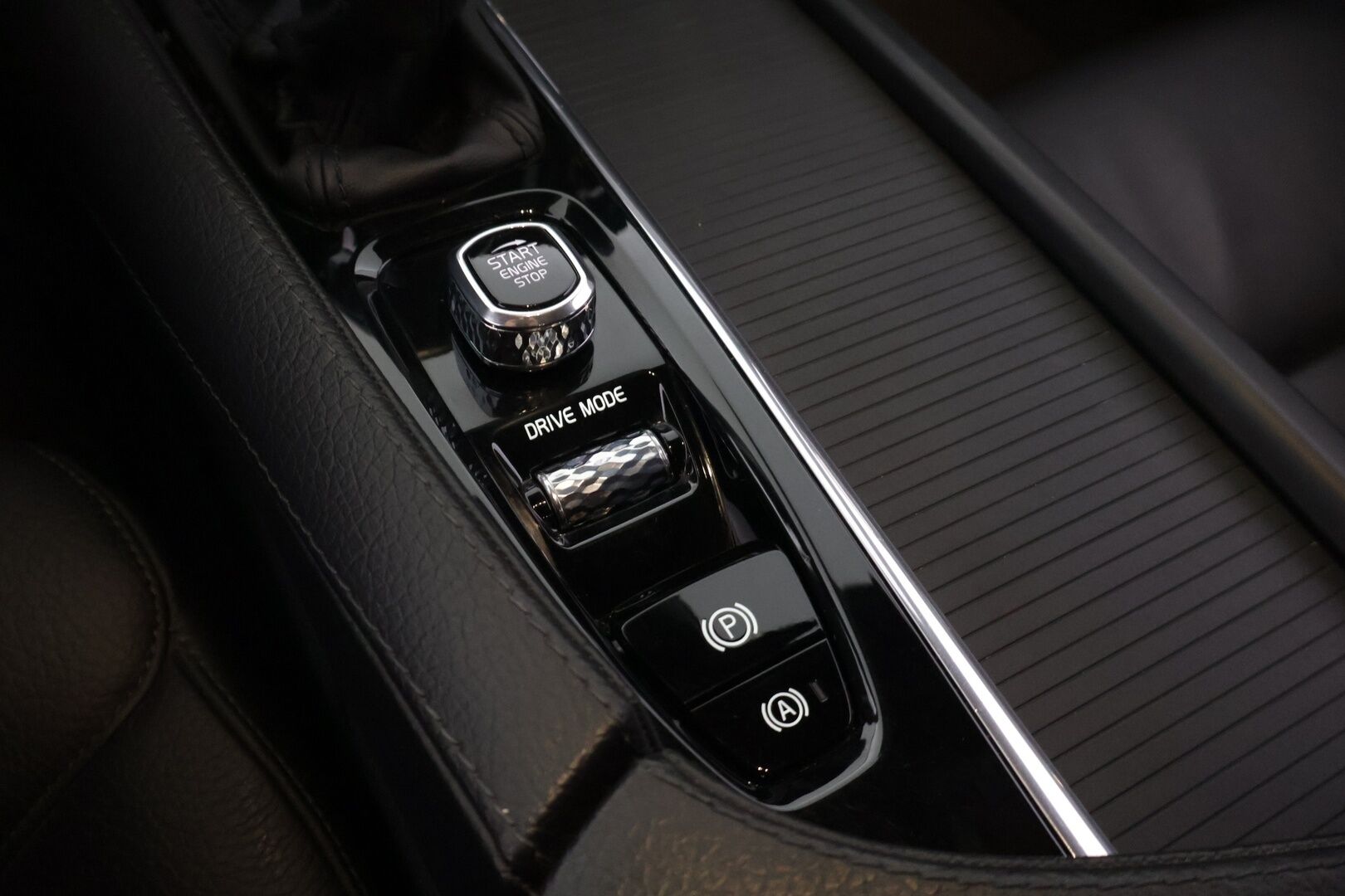 Volvo V90 2018 D3 Momentum aut - | ACC | P. Kamera | Webasto | CarPlay l Nahkasisusta | Koukku | Ei Adblue | 