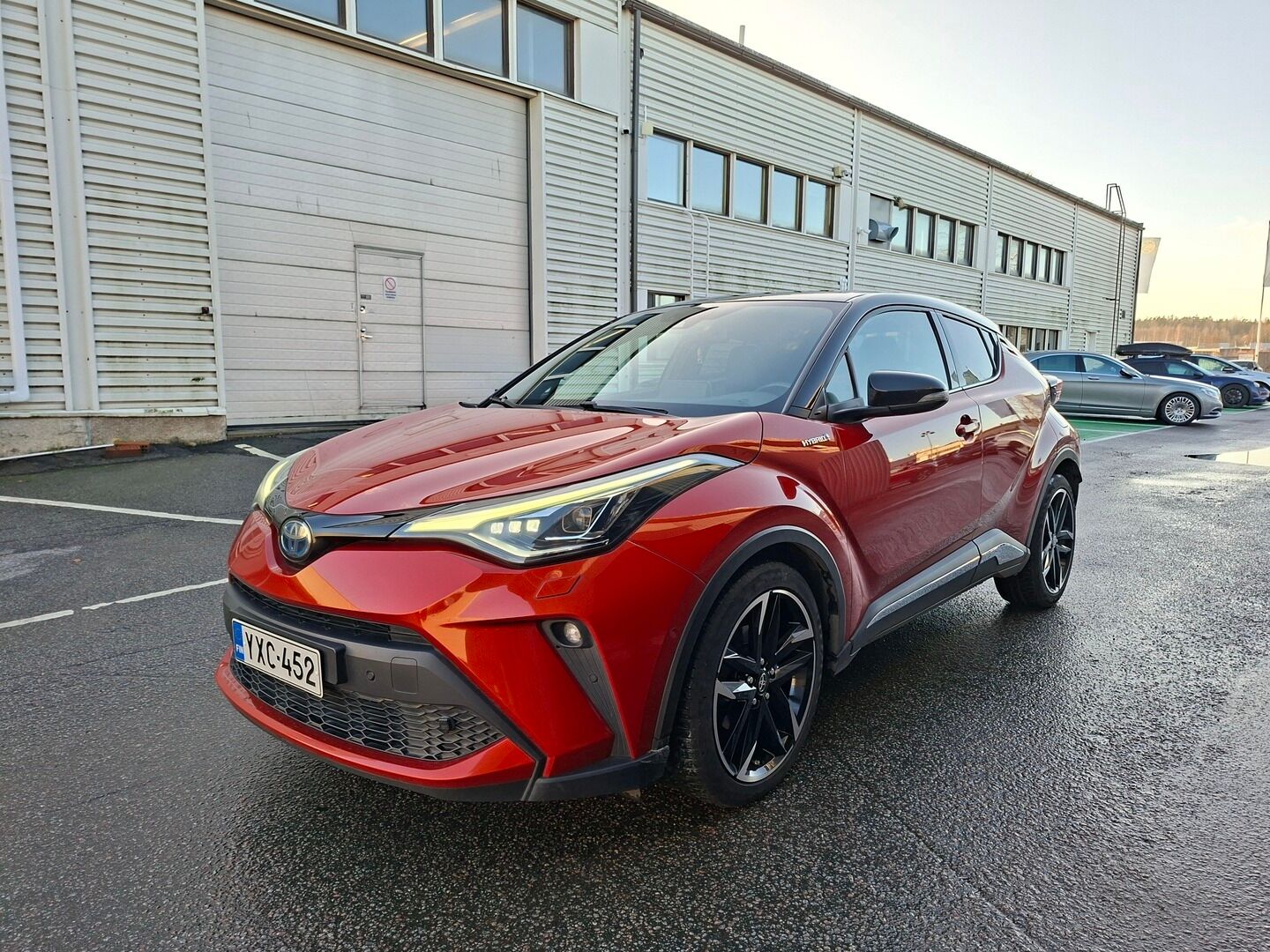 Toyota C-HR 2020 2,0 Hybrid Limited Launch Edition - Suomiauto | ACC | JBL | Nahkasisusta | Sähköpenkit | Peruutuskamera | LDA | BLIS | KeylessGo | Juuri tullut Tampereelle! - KORKO VAIN 3,99 %
