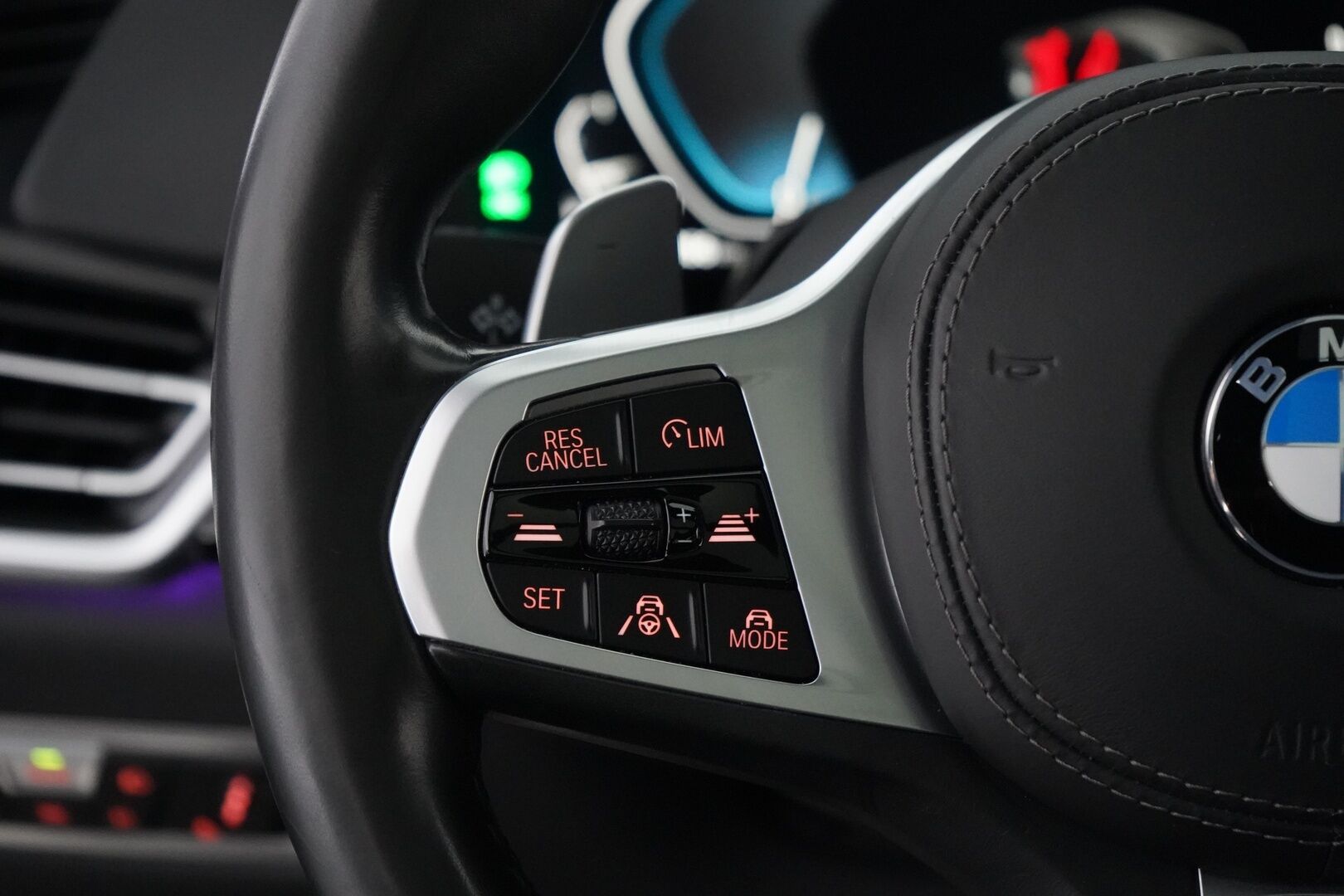 BMW X5 2020 G05 xDrive45e A M-sport * B&W / HUD / ACC / Comfort-nahat / Koukku / 360-kam / Laser / Panorama / Soft Close * - Suomi-auto / SoH 90.5% / 2x Vanteet / Merkkihuoltohistoria