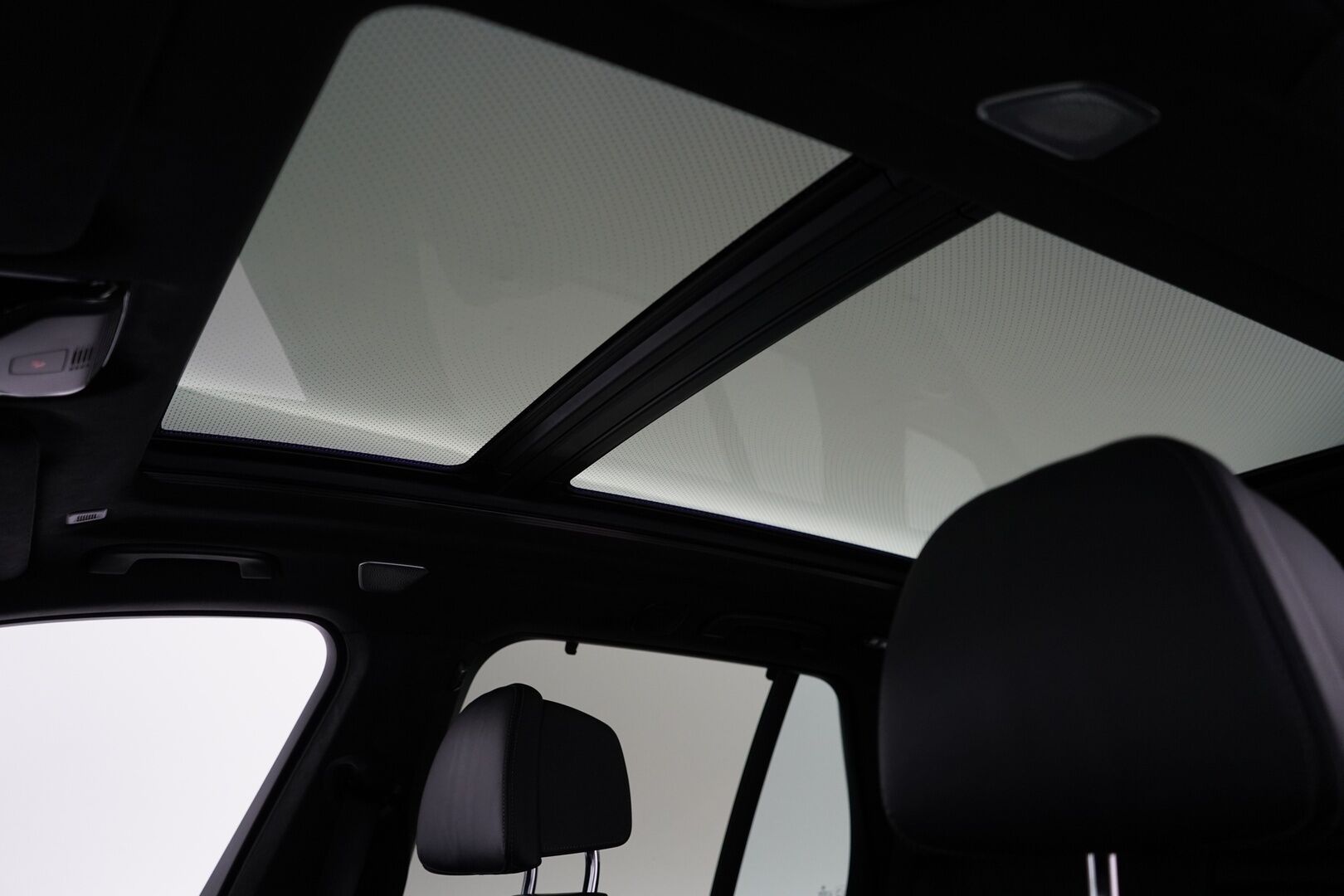 BMW X5 2020 G05 xDrive45e A M-sport * B&W / HUD / ACC / Comfort-nahat / Koukku / 360-kam / Laser / Panorama / Soft Close * - Suomi-auto / SoH 90.5% / 2x Vanteet / Merkkihuoltohistoria