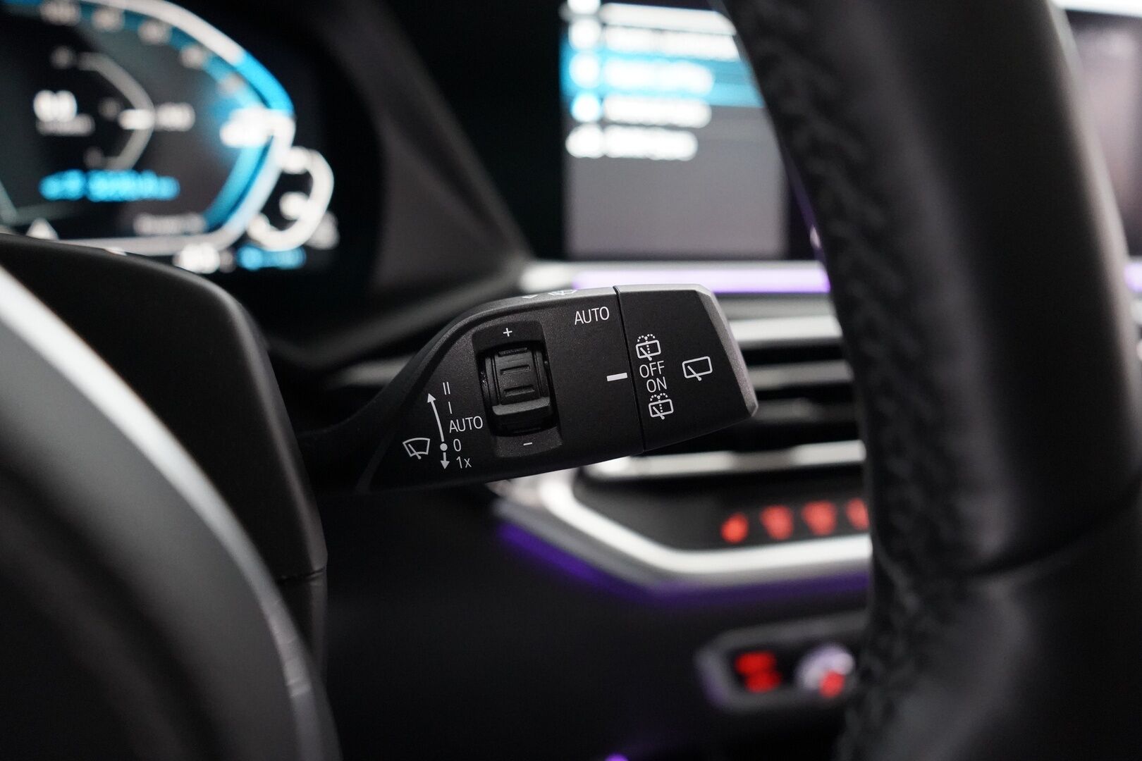 BMW X5 2020 G05 xDrive45e A M-sport * B&W / HUD / ACC / Comfort-nahat / Koukku / 360-kam / Laser / Panorama / Soft Close * - Suomi-auto / SoH 90.5% / 2x Vanteet / Merkkihuoltohistoria