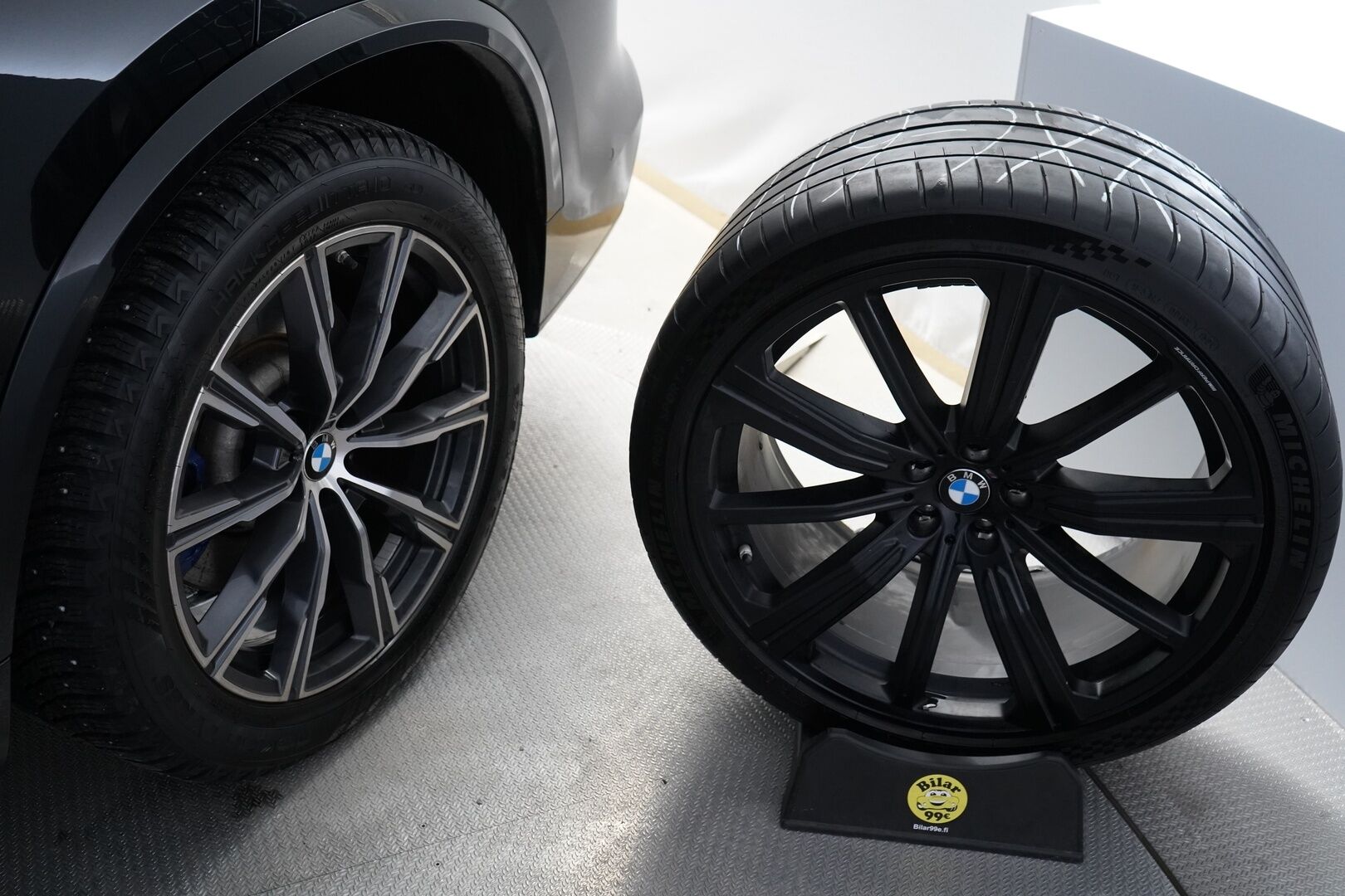 BMW X5 2020 G05 xDrive45e A M-sport * B&W / HUD / ACC / Comfort-nahat / Koukku / 360-kam / Laser / Panorama / Soft Close * - Suomi-auto / SoH 90.5% / 2x Vanteet / Merkkihuoltohistoria