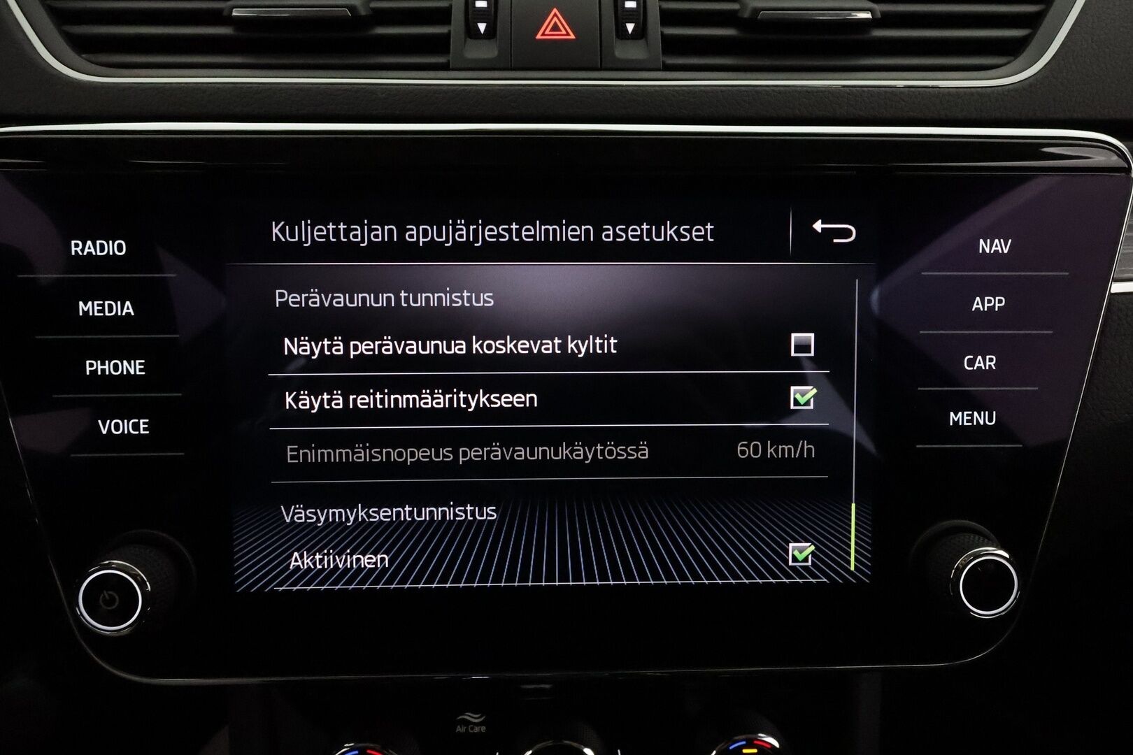 Skoda Superb 2020 Combi 2,0 TDI 150 Style DSG Autom. * Webasto / Adapt.Vakkari / Canton Audio / Matrix LED / Koukku / Muistipenkki / Peruutuskamera - 1-om Suomi-auto / Kahdet renkaat / Merkkihuollettu / Supervarusteet!